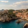 Murallas de la fortaleza en Dubrovnik en el océano - Croacia